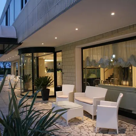 Granada Szálloda Milano Marittima